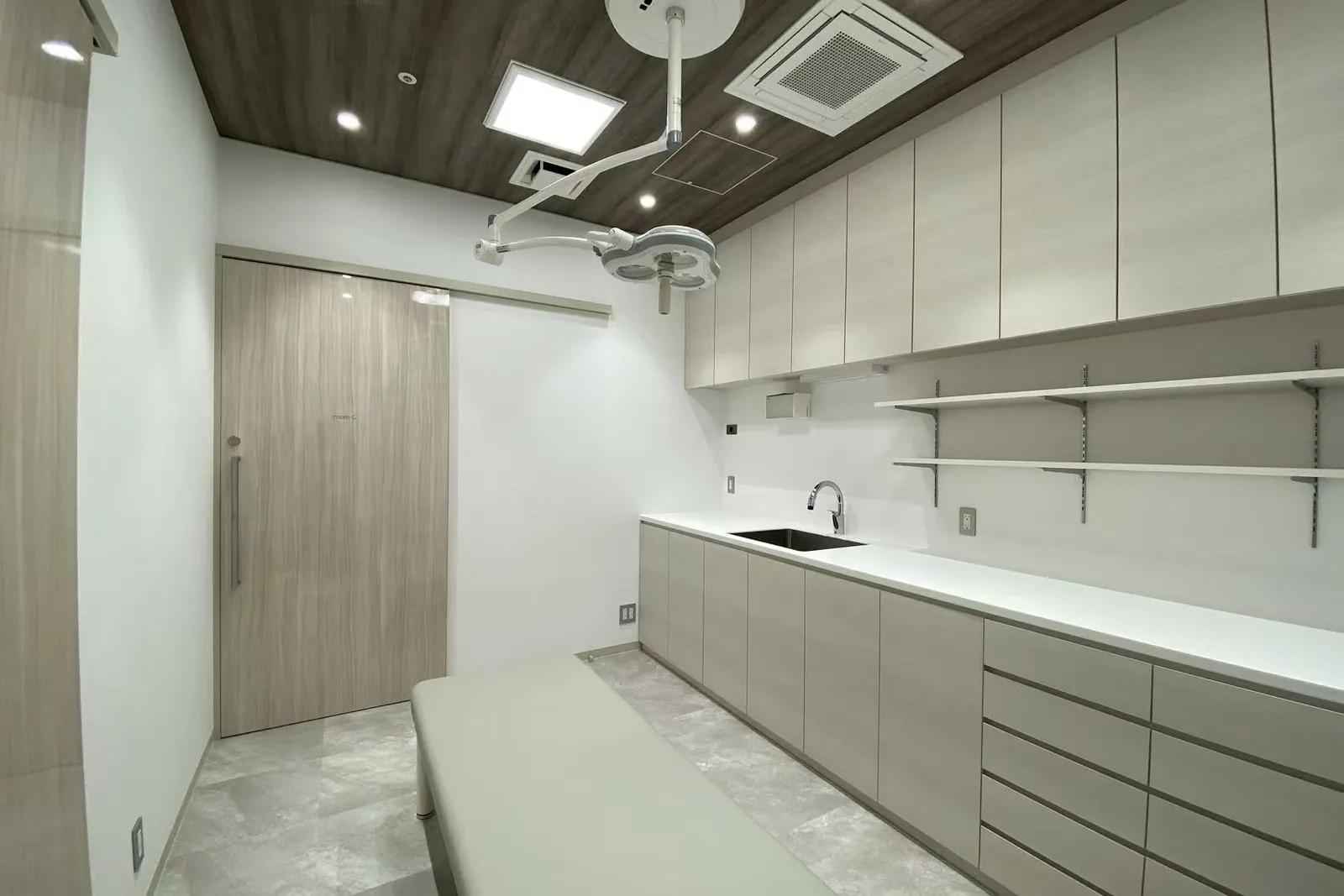 Cell processing laboratory at GINZA NOA CLINIC