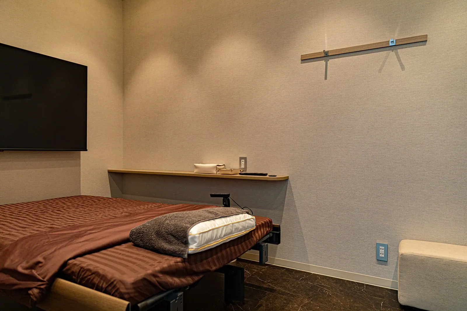 Patient room at GINZA NOA CLINIC