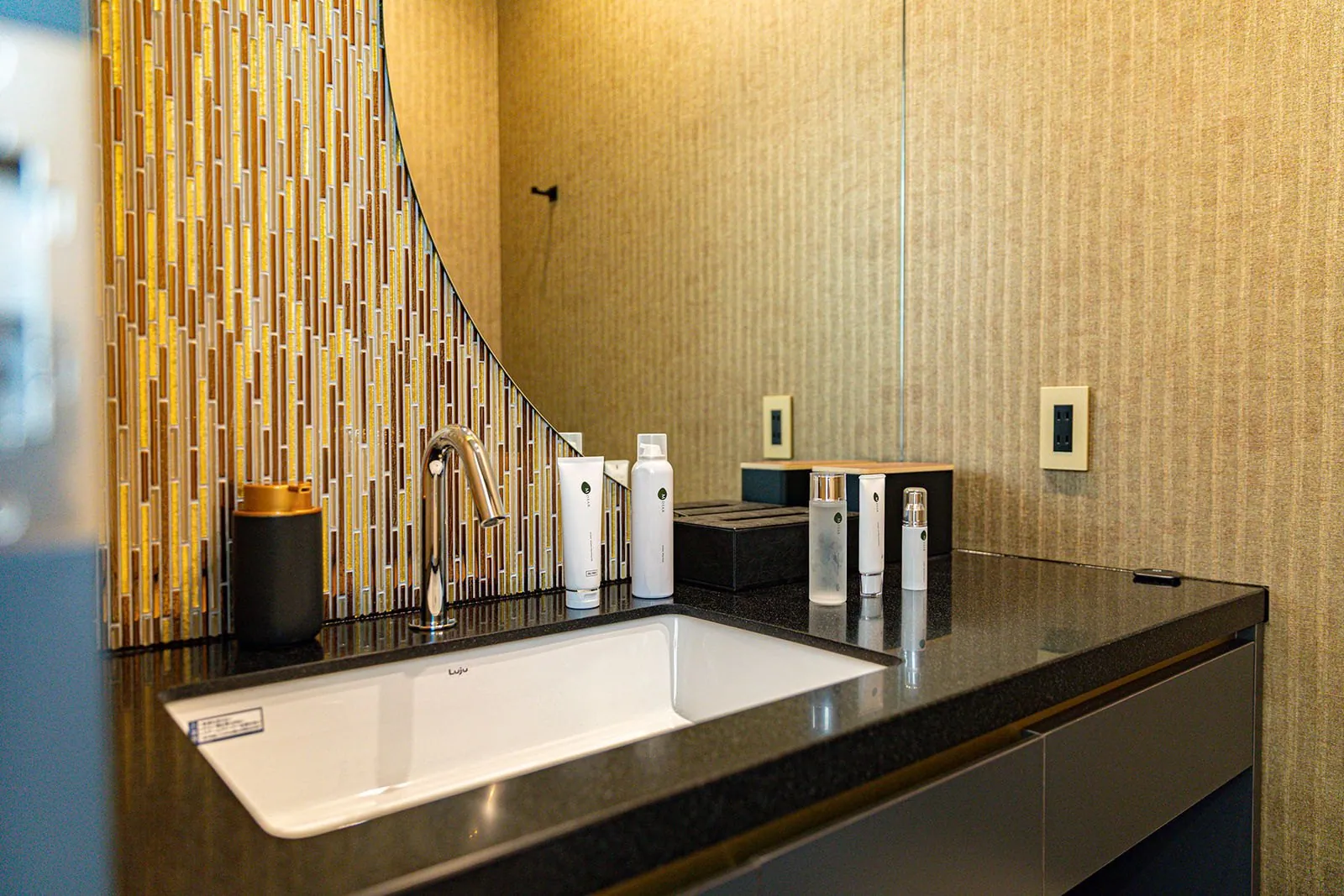 Reception counter at GINZA NOA CLINIC