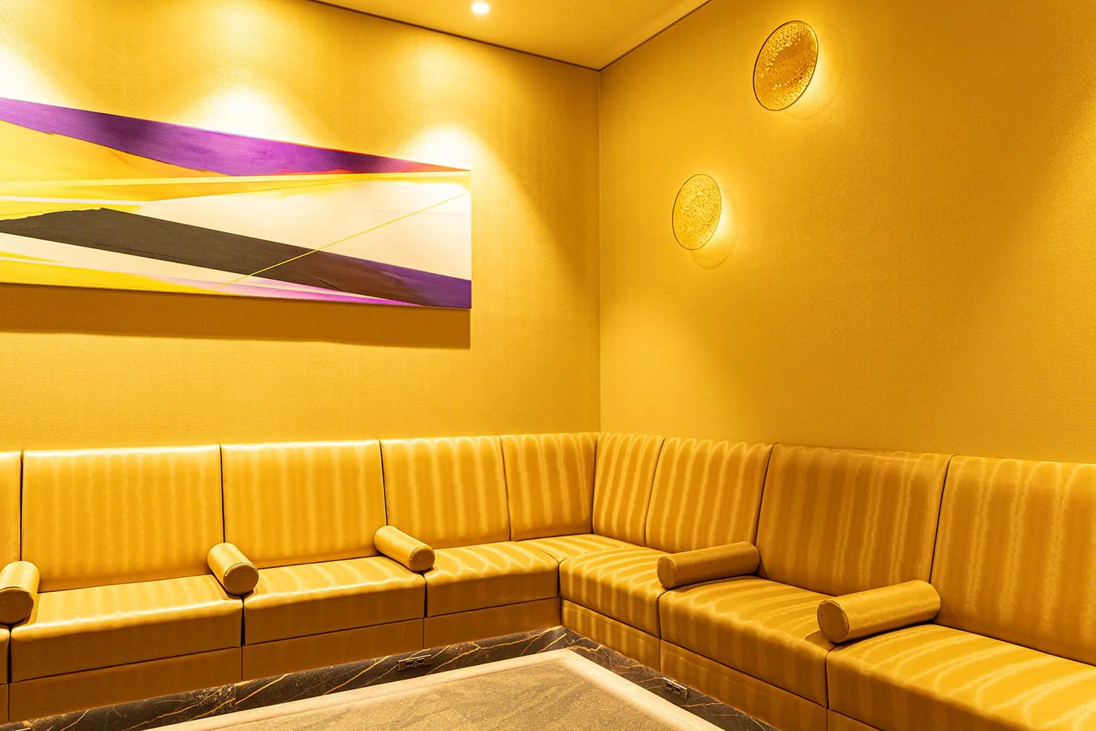 Waiting lounge inside GINZA NOA CLINIC
